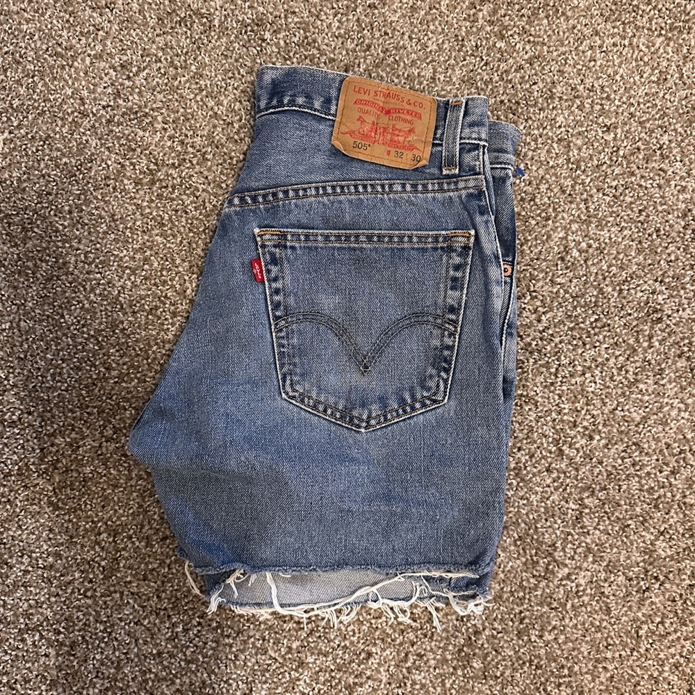 505 Levi shorts 32 in waist